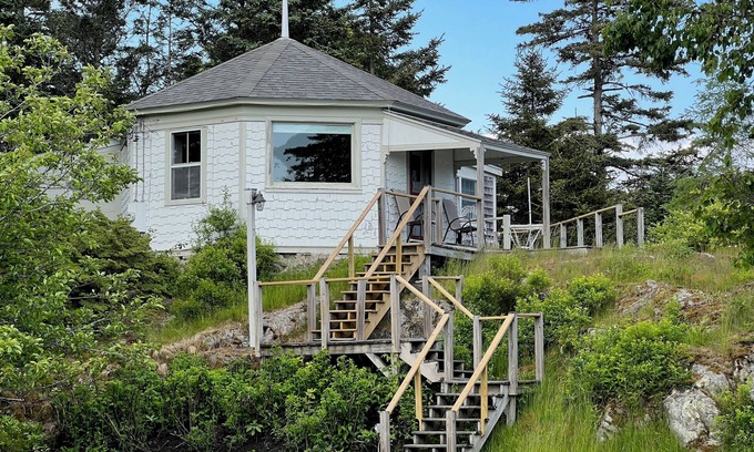 Port Clyde Cottage | Charming 1-bedroom cottage overlooking the harbor in St. George
