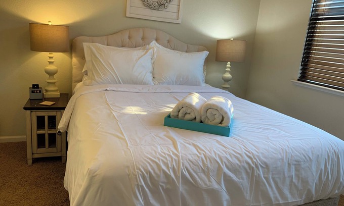 Modesto Condo | Charming 1-bedroom condo in awesome Modesto with WiFi, AC