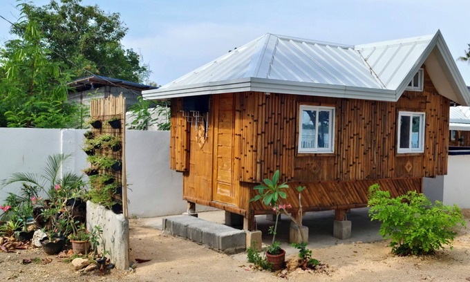 Sual Cottage | Charming 1-bedroom cottage on the beach in Victoria Alaminos with WiFi, AC