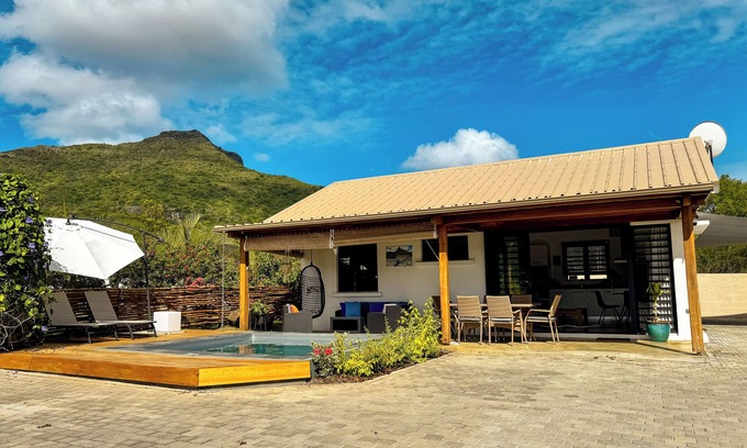 Black River Cottage | Charming 1-bedroom cottage in brilliant Tamarin with Pool, WiFi, AC
