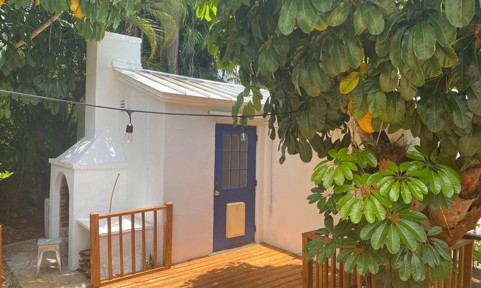 Coral Gables Cottage | Charming 1-bedroom cottage in wonderful Miami with WiFi, AC