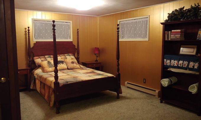 Mead House | Charming 1-bedroom country house with WiFi, AC in serene Mead