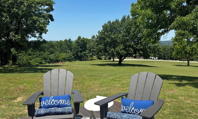 Greenwood Cottage | Charming 1-bedroom guesthouse with rustic feel overlooking the city lake