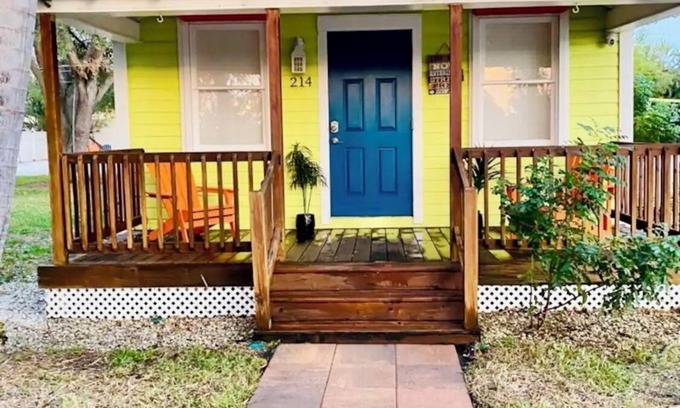Boca Raton House | Charming 1-bedroom house in gorgeous Boca Raton with Jacuzzi, Bikes, Rv place