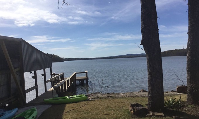 Perryville House | Charming 1-bedroom house with WiFi, AC in serene Perryville, close to Petit Jean