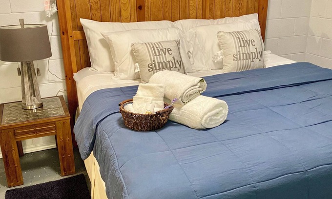 Ingleside House | Charming 1-bedroom house with WiFi and AC in quaint Ingleside.
