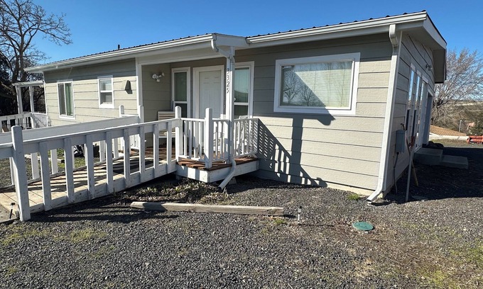 Pendleton House | Charming 1-bedroom house with AC and WiFi in peaceful Pendleton