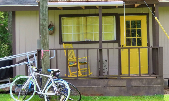 Glenwood House | Charming 1-bedroom house with WiFi and AC in Glenwood