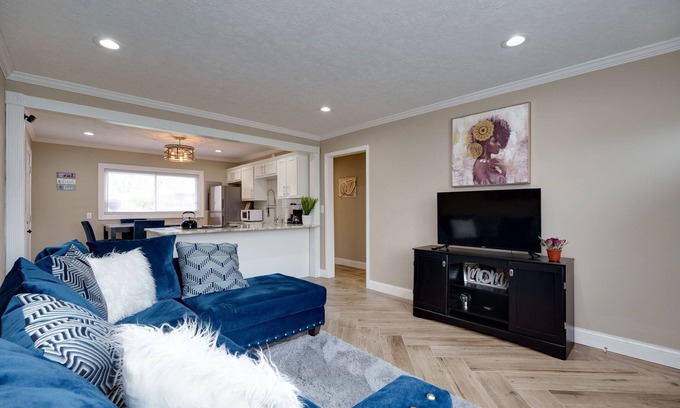 Dayton House | Charming 1-bedroom house with WiFi, AC in welcoming Trotwood