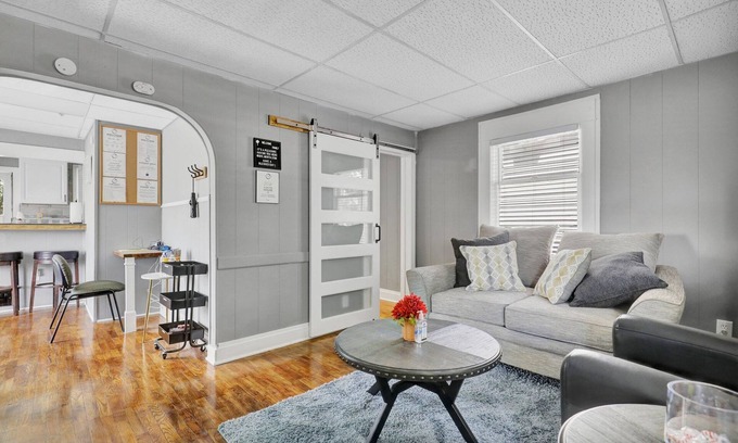 Lansing House | Charming 1 Bedroom House in Lansing, MI