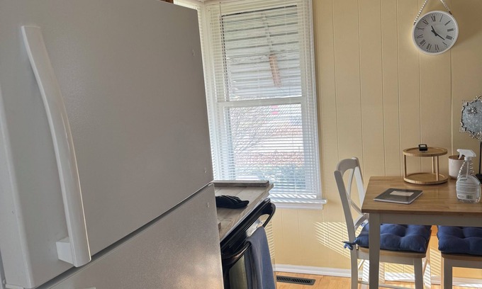Ottumwa House | Charming 1-bedroom house with WiFi, AC in welcoming Ottumwa