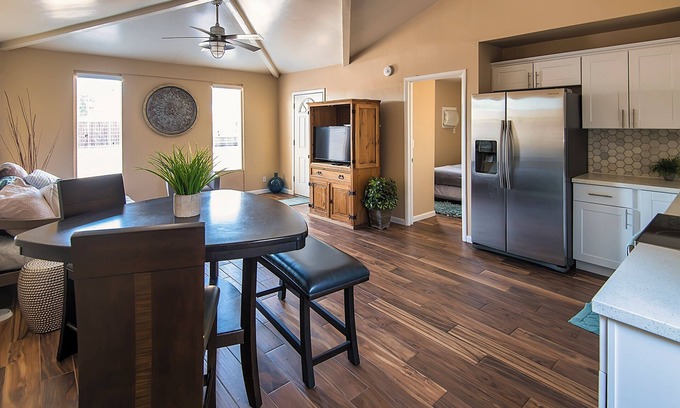 F. Q. Story House | Charming 1-bedroom house in delightful Phoenix with WiFi, AC