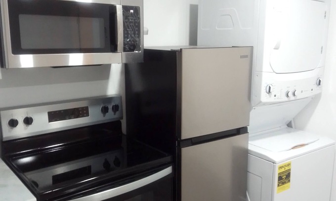 Zellwood House | Charming 1-bedroom house with WiFi, AC, parking for truckers in lovely Apopka