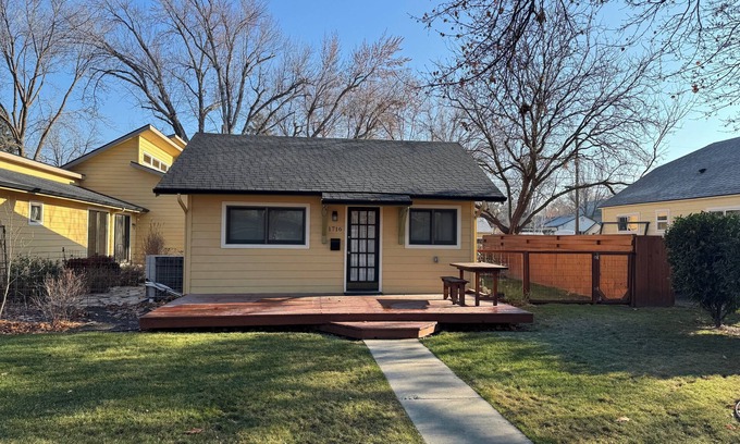 Sunset House | Charming 1-bedroom house in brilliant Boise with WiFi, AC, deck, etc.