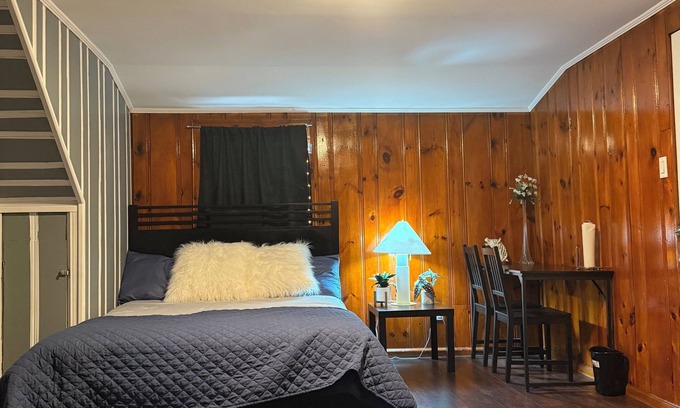 Alden Manor House | Charming 1-bedroom house with WiFi, AC in wonderful Elmont