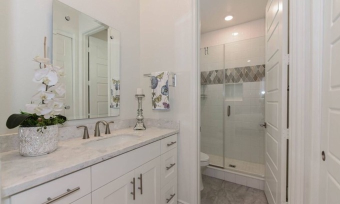 Irvine House | Charming 1-bedroom house in lovely Irvine with WiFi, AC