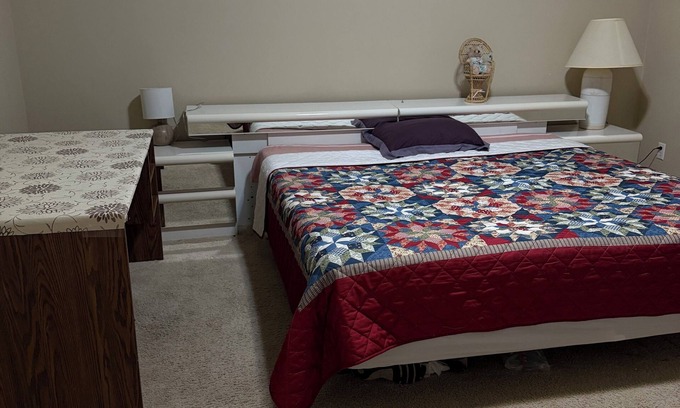 Lacey House | Charming 1-bedroom house in wonderful Lacey with WiFi