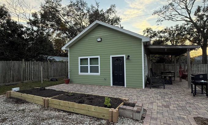 Temple Terrace House | Charming 1-bedroom house in pleasant Tampa with AC, WiFi