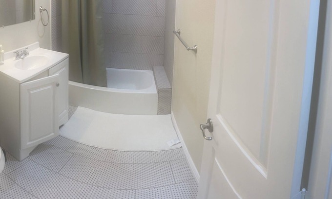 Fort Worth House | Charming 1-bedroom in a house within 15mins to Downtown Forth Worth