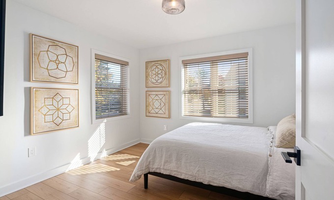 Manoa Apartment | Charming 1-bedroom in welcoming Ardmore with WiFi, AC, washer/dryer in unit.