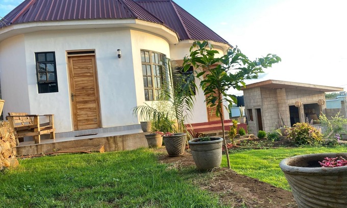 Arusha Cabin | Charming 1-bedroom Lodge in marvelous Arusha with WiFi