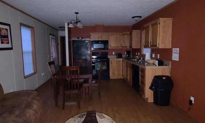 Hillsboro House | Charming 1-bedroom Manufactured home in Hillsboro with WiFi, AC