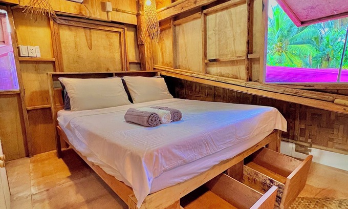 General Luna Cottage | Charming 1-Bedroom Cottage with Private Beach Access, Ocean 9, Queen Bed AC Wifi