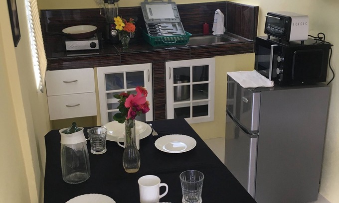 Zamboanguita House | Charming 1-bedroom house with AC, WiFi in delightful Zamboanguita.