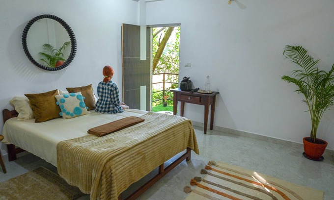 Arambol House | Charming 1-bedroom Private Balcony house with Beautiful Countryside view.