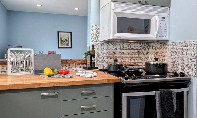 Meaford Condo | Charming 1-Bedroom Retreat- Hike & Bike near Georgian Bay