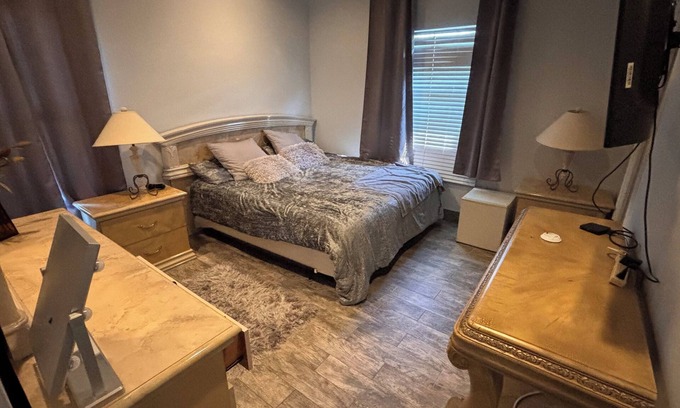 Palm City House | Charming 1-bedroom roomnwith WiFi, AC ,private bathroom and entrance