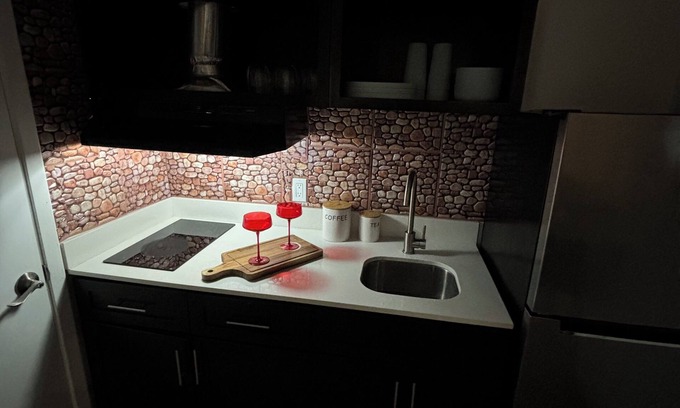Deco Apartment | Charming 1-bedroom Studio apartment in fabulous Houston with fitness room, WiFi