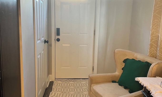 North Chesterfield House | Charming 1-bedroom suite with WiFi and AC in Bon Air