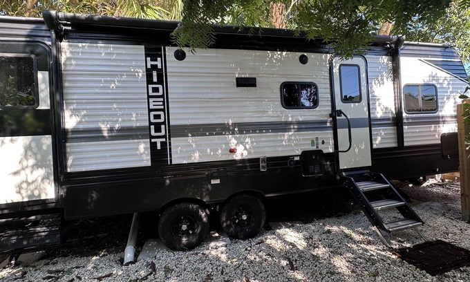 Dania Beach House | Charming 1-bedroom mobile home in Dania Beach with AC