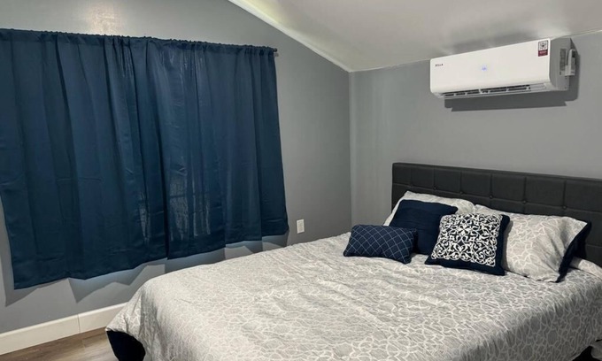 East Palatka Apartment | Charming 1-bedroom apartment #B in fabulous East Palatka with WiFi, AC
