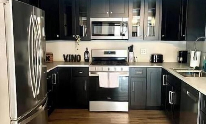 Northview Apartment | Charming 1-bedroom apartment with WiFi, AC in wonderful Grand Rapids