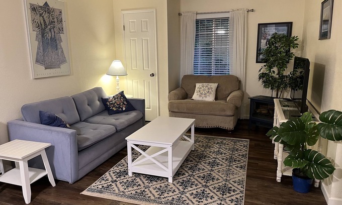 Nevada City Apartment | Charming 1 Bedroom Haven in the Trees