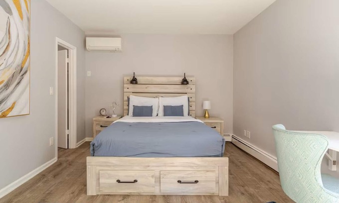 New Rochelle Apartment | Charming 1-bedroom apartment with Balcony, WiFi, AC - 30 mins to NYC