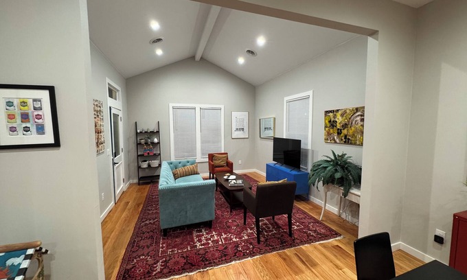 Near East Side House | Charming 1-bedroom house in fantastic San Antonio with WiFi, AC