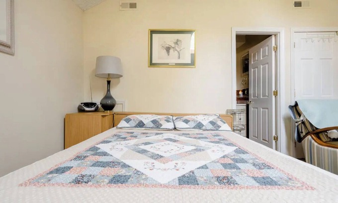 Cherry Hill House | Charming 1-bed/bath in a house Near PATCO TRAIN station ASHLAND, Cherry Hill, NJ