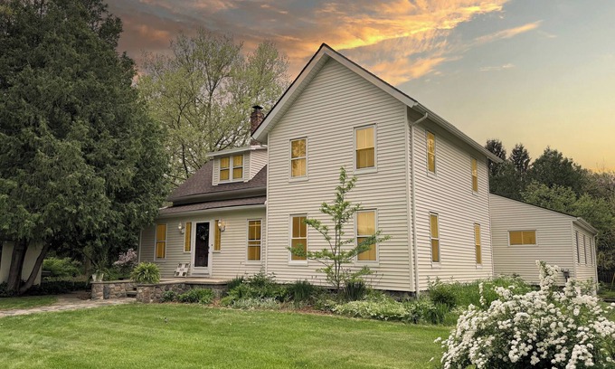 Drayton Plains Other | Charming 1896 farmhouse in Clarkston