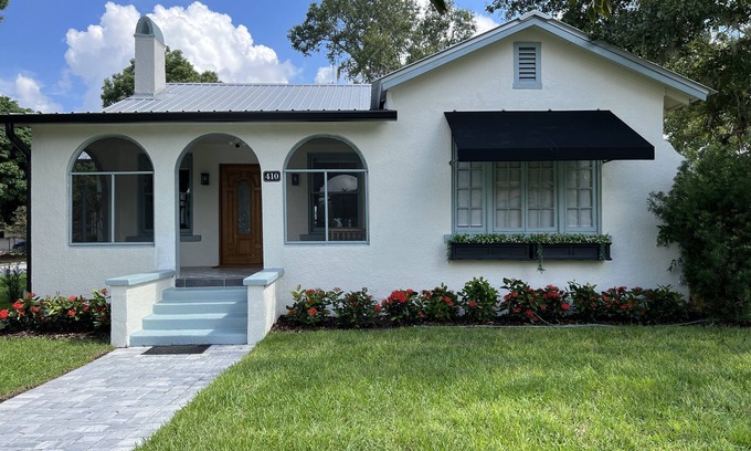 Sebring House | Charming 1920s Bungalow- stay where HGTV's Hometown Takeover stayed!