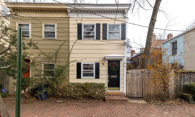 Old Town Alexandria House | Charming 1920s Townhome in Old Town!