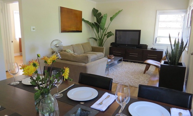 Boyes Hot Springs House | Charming 1940´s Wine Country Cottage With Porches, Flagstone Patio & Hot Tub
