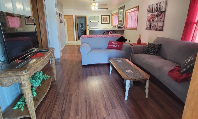 Elko House | Charming 1950's Home, 1 Bedroom, and 1 Bathroom – Your Perfect Retreat