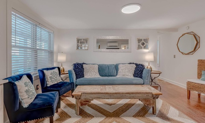 Isle of Palms Apartment | Charming 1950s Beach Cottage Apt B