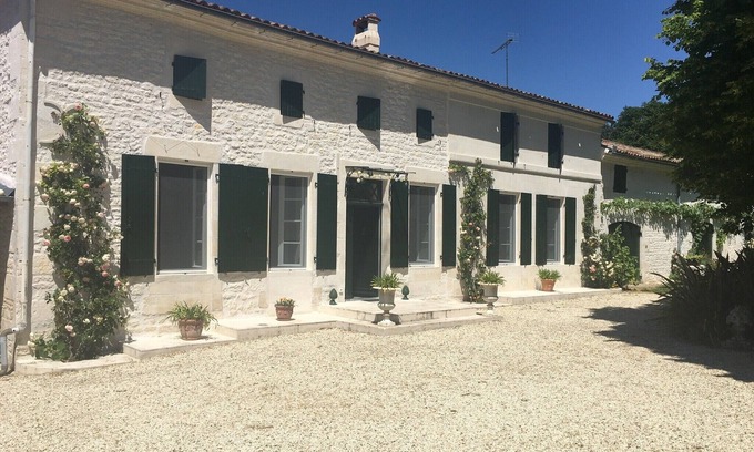 Avy House | Charming 19th century Charentaise farm house
