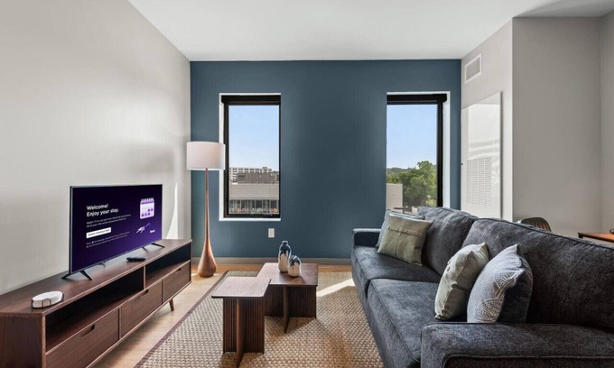University Circle Apartment | Charming 1BDR | Cleveland Clinic | Free Garage