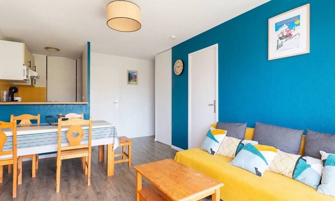 Germ Apartment | Charming 1BR+Cabin Apt for 6, Steps to Ski Lifts, Free Parking
