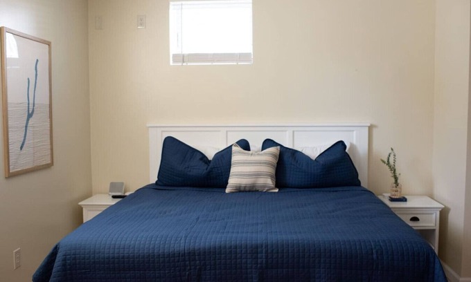 Cameron Condo | Charming 1BR getaway steps from Keuka Lake, wine trail & Village Square